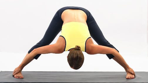 Dandayamana Bibhaktapada Paschimottanasana