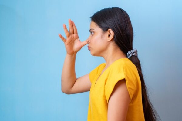 yoga practitioner performing anulom vilom