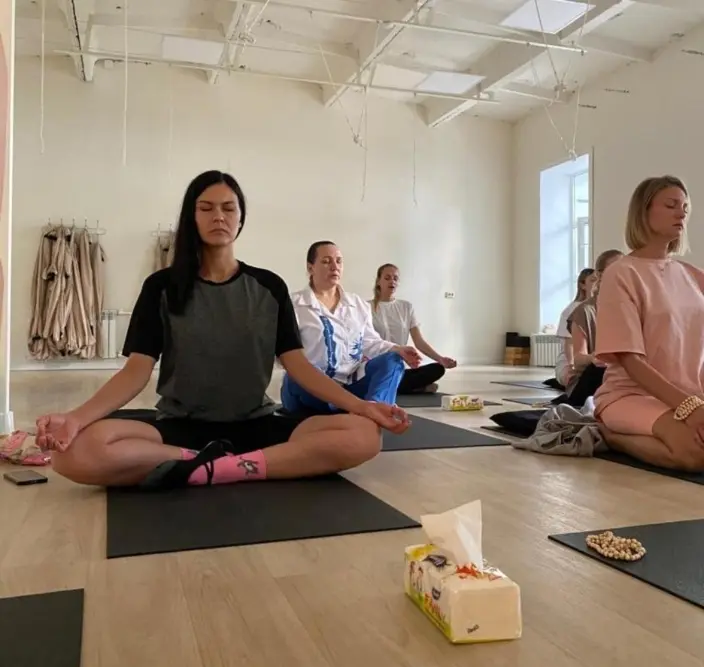 students meditating at mrityunjay yogpeeth students meditating at mrityunjay yogpeeth
