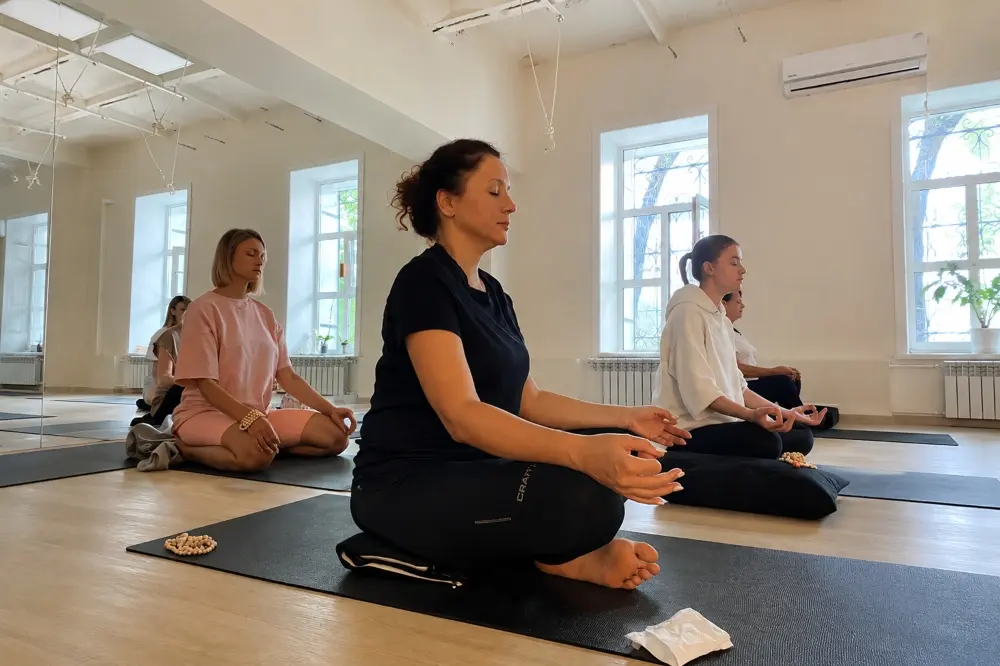 students practicing meditation in a yoga class