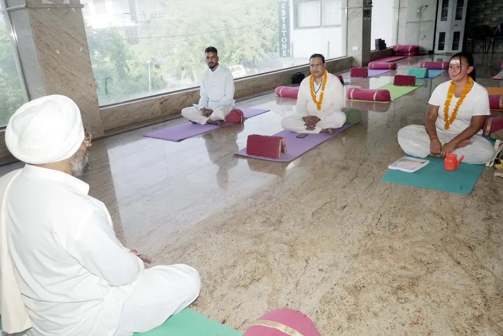 yoga teacher guiding students through meditation at mrityunjay yogpeeth