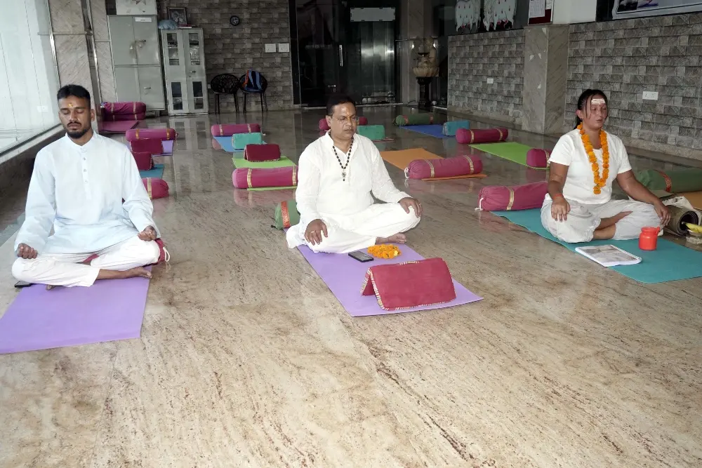 yoga and meditation practice at mrityunjay yogpeeth in rishikesh yoga and meditation practice at mrityunjay yogpeeth in rishikesh