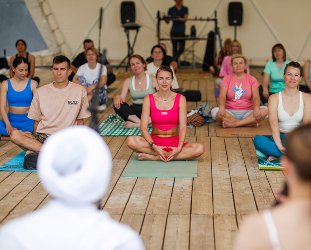 Why Choose Our 200-Hour YTT in Rishikesh Why Choose Our 200-Hour YTT in Rishikesh