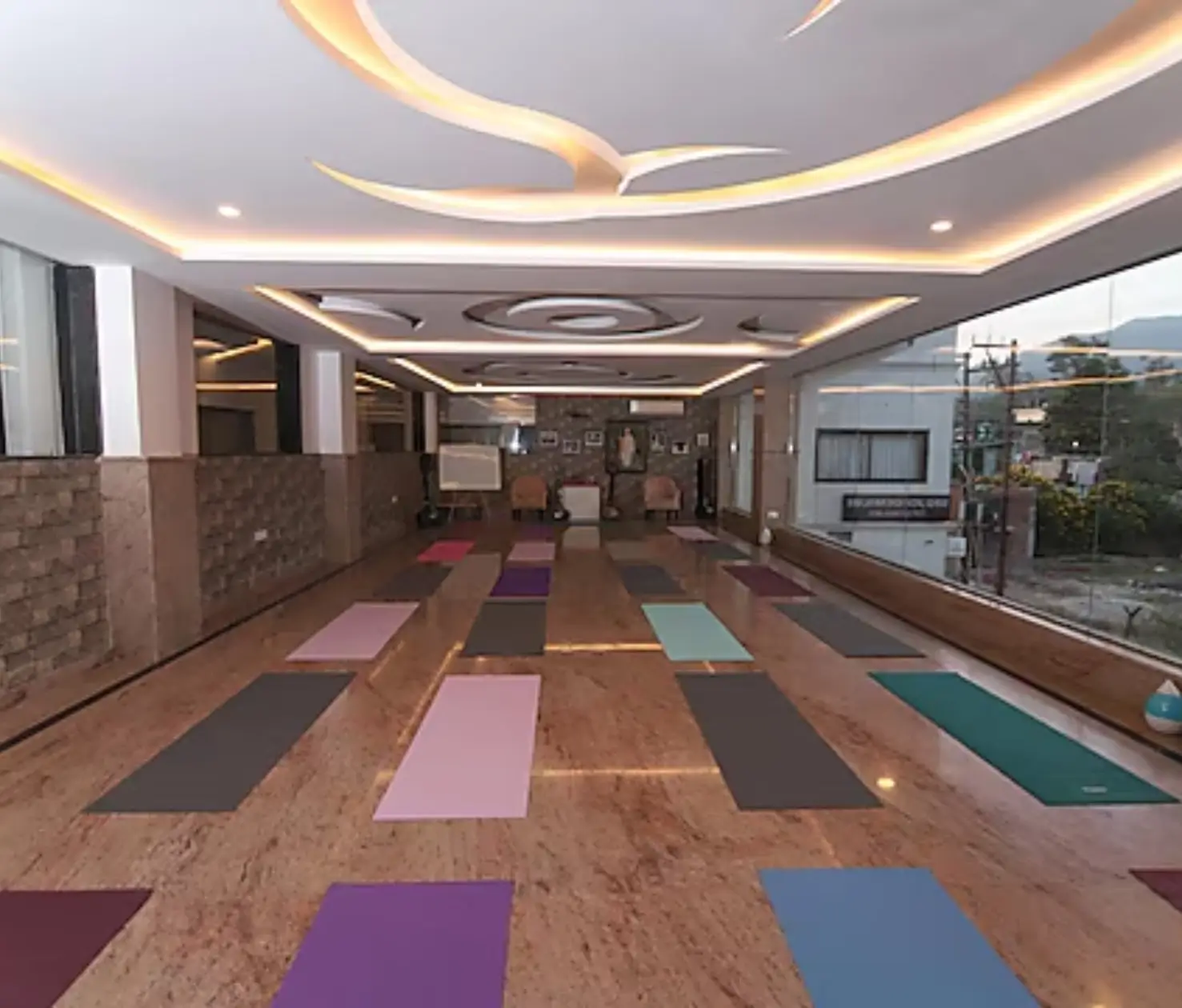 yoga hall mrityunjay yogpeeth