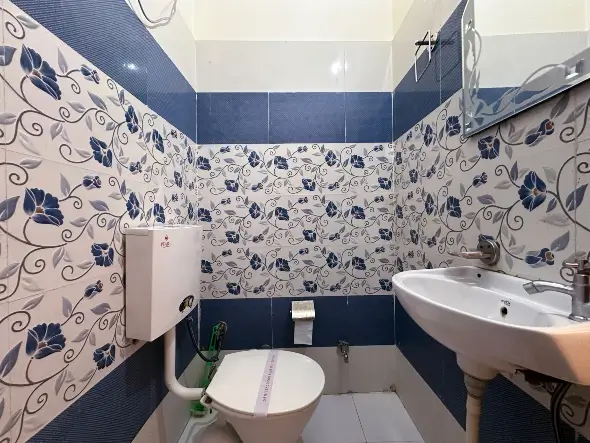 bathroom during ayurveda retreat in rishikesh
