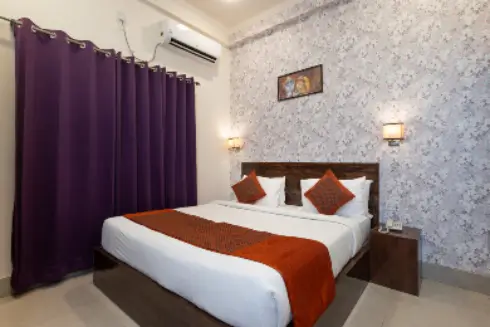Deluxe room accommodation during sound healing retreat in Rishikesh