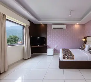 Spacious room accommodation for yoga teacher training course in Rishikesh