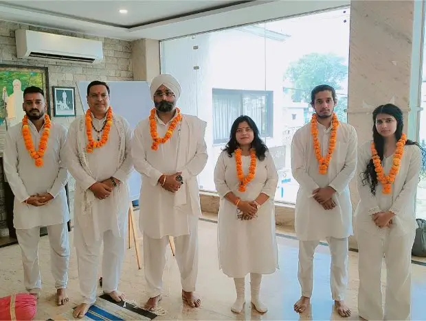 students with yoga teachers during 200 hour yoga ttc