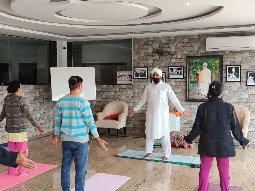 yoga teacher with students during 500 hour yoga ttc